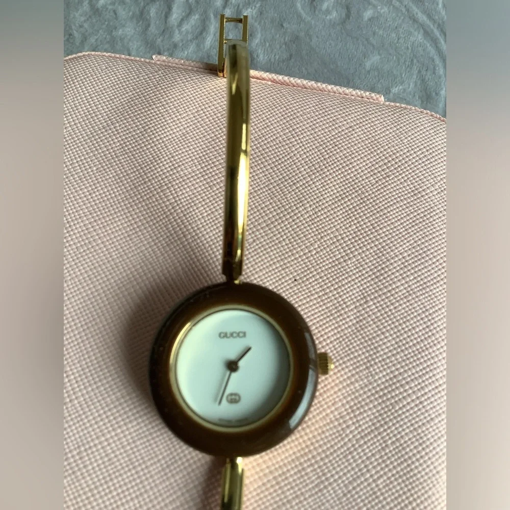 GUCCI bangle watch with set of bezels🧡🤍💙❤️ - Picture 9 of 10